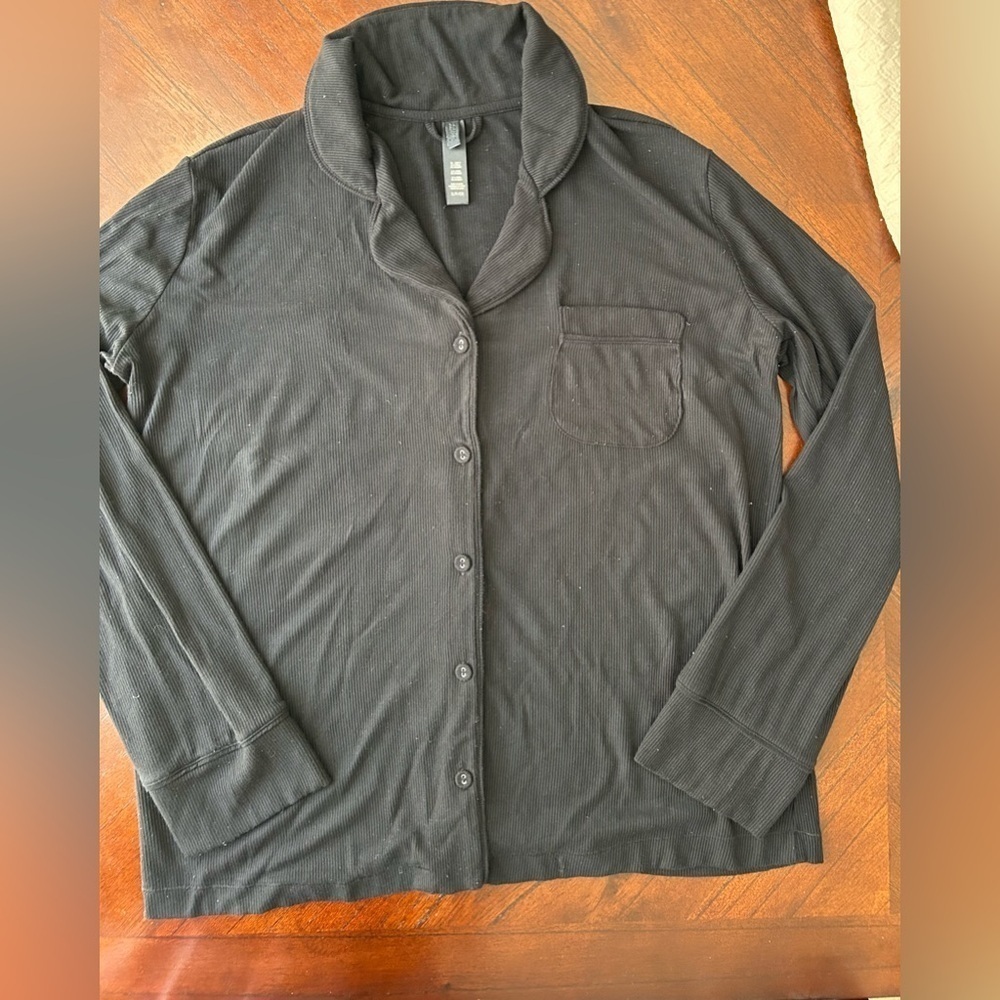 SKIMS Women Black Button-Up Shirt size S